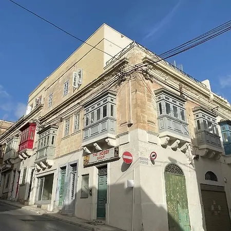 Sliema's Cozy Retreat - Industrial Styled Townhouse Holiday home