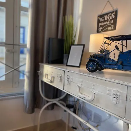 Sliema's Cozy Retreat - Industrial Styled Townhouse Holiday home