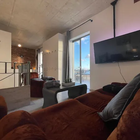 Sliema's Cozy Retreat - Industrial Styled Townhouse *