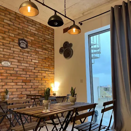 Sliema's Cozy Retreat - Industrial Styled Townhouse