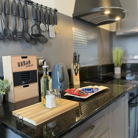 Cozy Townhouse With Rooftop View, Prime Spot بيت للعطل سليمة