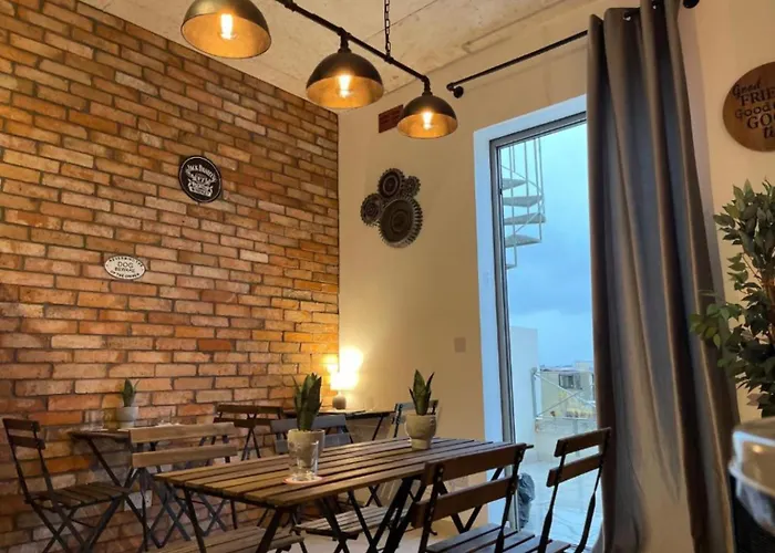 Cozy Townhouse With Rooftop View, Prime Spot Vakantiehuis *