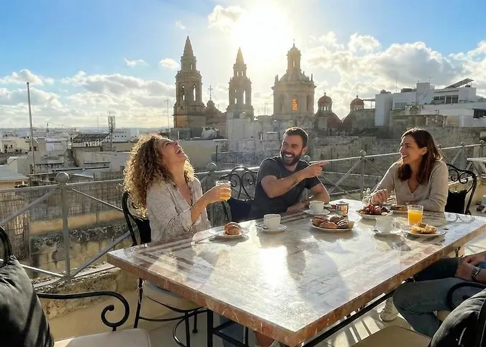 Vakantiehuis Cozy Townhouse With Rooftop View, Prime Spot *