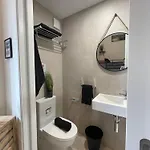 Ferienhaus Cozy Townhouse With Rooftop View, Prime Spot *