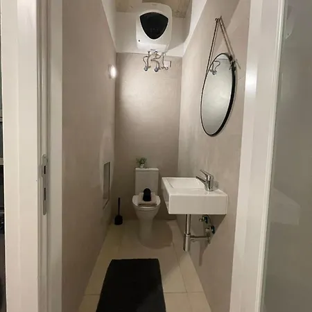 Cozy Townhouse With Rooftop View, Prime Spot Hébergement de vacances *