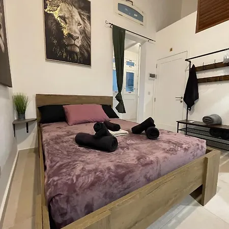 Case de vacanță Townhouse, Sleeps 19, Rooftop, Terrace, Prime Spot W Sea & Valletta Views *