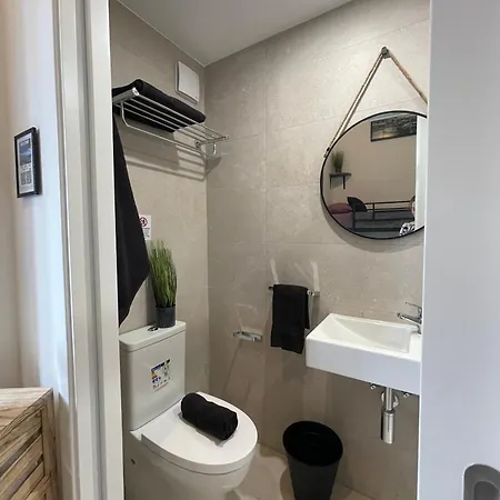 Feriehus Cozy Townhouse With Rooftop View, Prime Spot *