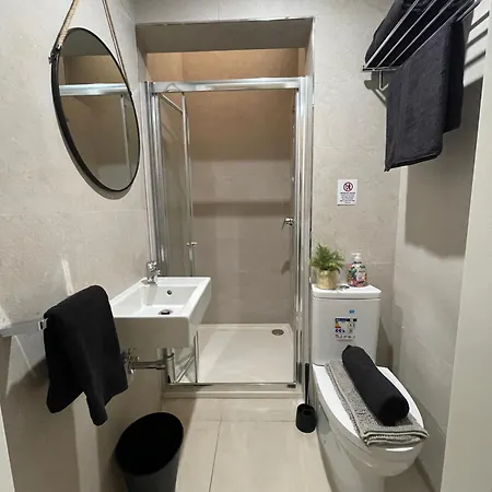 Cozy Townhouse With Rooftop View, Prime Spot Holiday home