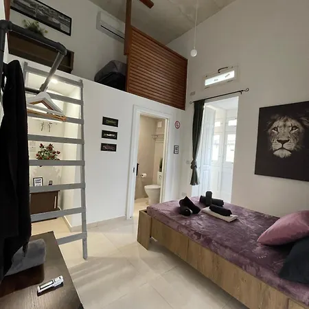 Case de vacanță Townhouse, Sleeps 19, Rooftop, Terrace, Prime Spot W Sea & Valletta Views