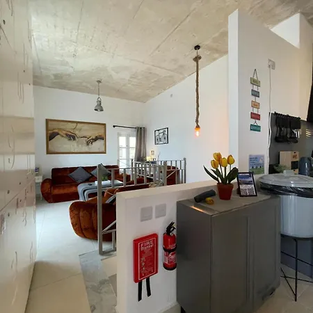 Cozy Townhouse With Rooftop View, Prime Spot Дом отдыха Слима