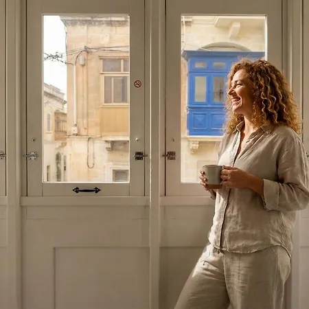 Cozy Townhouse With Rooftop View, Prime Spot * Sliema