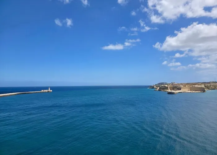 Cozy Townhouse With Rooftop View, Prime Spot Casa de Férias *