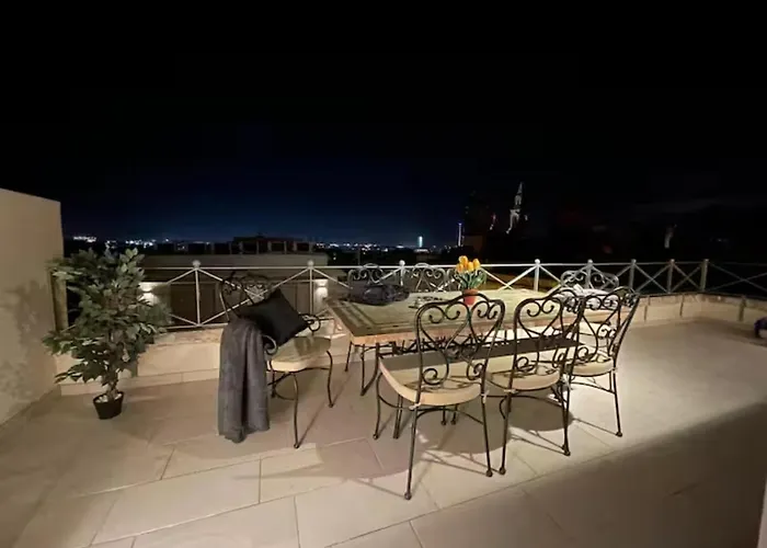 Cozy Townhouse With Rooftop View, Prime Spot * Sliema