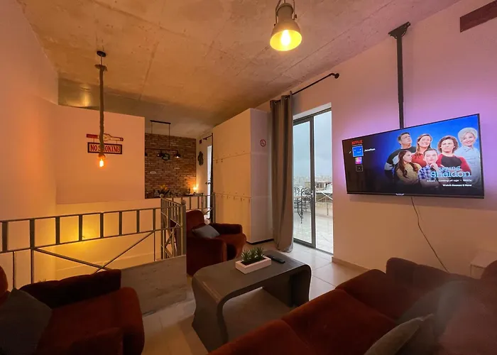 Tatil Evi Cozy Townhouse With Rooftop View, Prime Spot Sliema