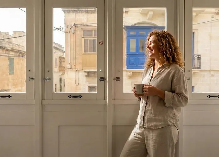 Cozy Townhouse With Rooftop View, Prime Spot * Sliema