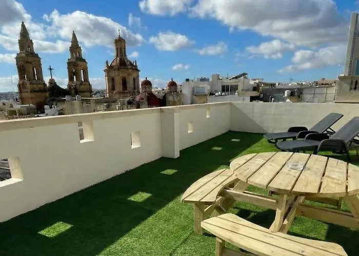 Cozy Townhouse With Rooftop View, Prime Spot Case de vacanță *