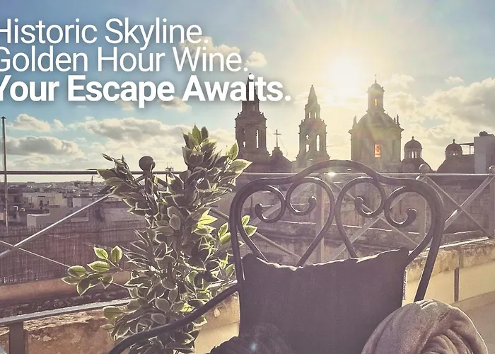 Cozy Townhouse With Rooftop View, Prime Spot *