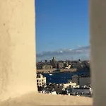 Сasa de vacaciones Cozy Townhouse With Rooftop View, Prime Spot