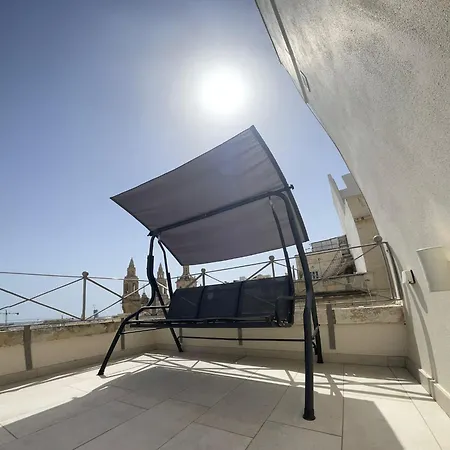 Cozy Townhouse With Rooftop View, Prime Spot Feriehus *